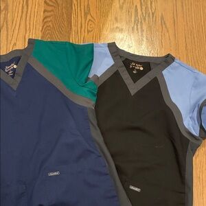 Women’s Sanibel short sleeve scrub tops.